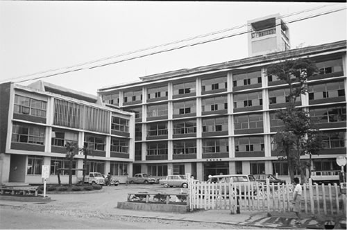 画像:昭和40年ごろの市役所本庁舎