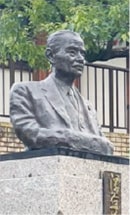 画像:初代市長 浮谷竹次郎像(全日警ホール前)
