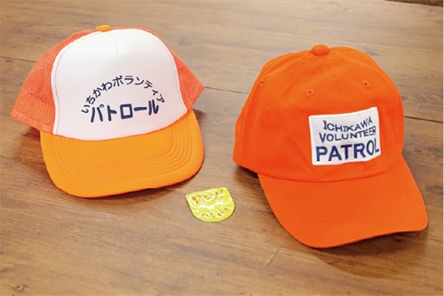 画像:貸与している帽子(夏用・冬用)