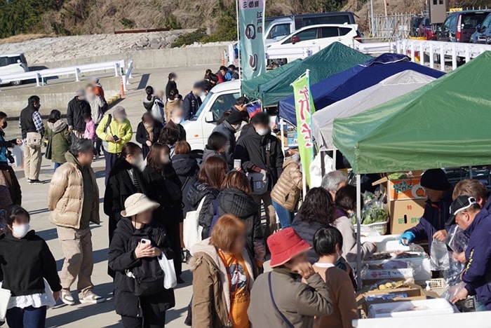 画像：3月3日の朝市の様子