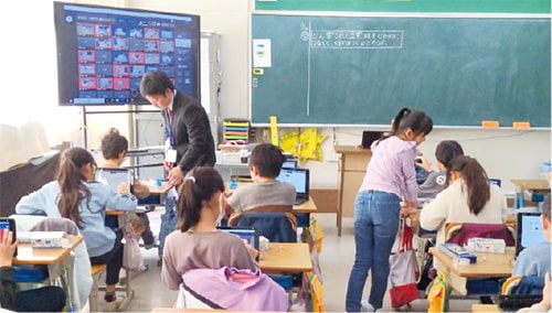 画像:学習用端末(タブレット)を活用した授業風景