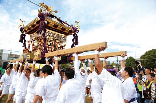 画像:行徳まつりでの神輿渡御(とぎょ)