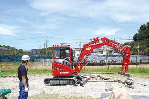 画像：災害現場で活躍できるように訓練しています