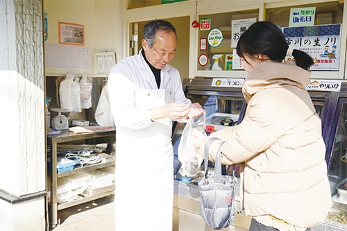 画像:市内鮮魚店及び行徳支所での生ノリ販売