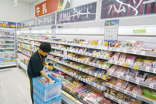 画像:毎朝、商品を積み込んでいます