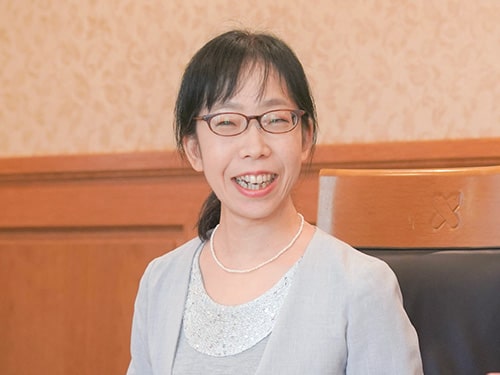 顔画像：蜂飼耳