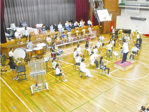 画像：校内での発表の様子