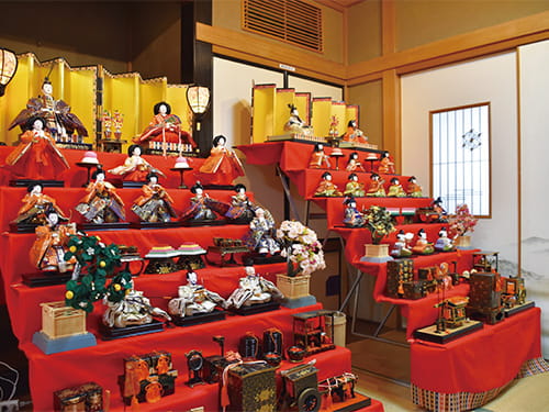 画像：清華園の七段飾り