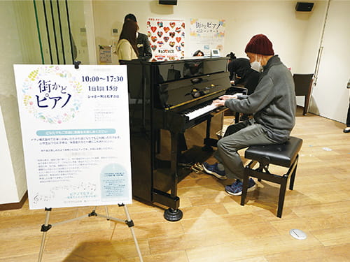 画像：どなたでも自由に演奏を楽しめます