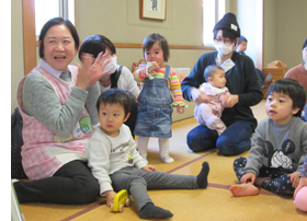 いちかわ子育て支援ボランティア養成講習会 子どもたちに囲まれながらボランティア活動をしてみませんか