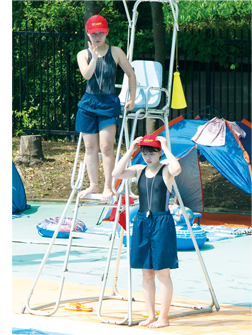 夏の市民プールで働いてみませんか
市民プール監視員（非常勤職員）募集