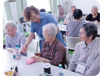 認知症の人が安心して楽しい時間を過ごせるカフェ