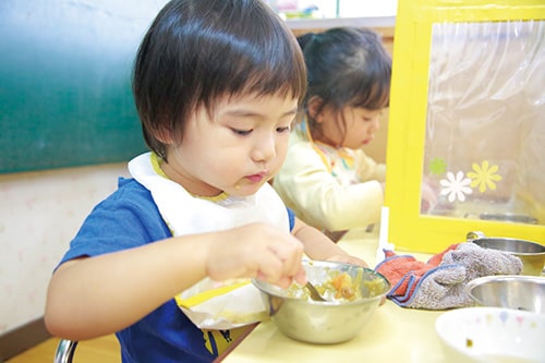 2歳児クラスの給食の様子