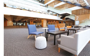 [2]開放的な交流スペースの画像