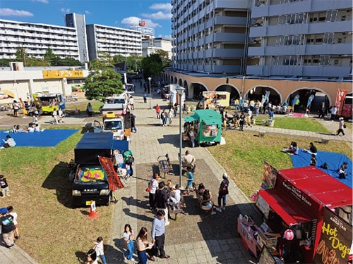 画像：合同開催ならではのたくさんの出店