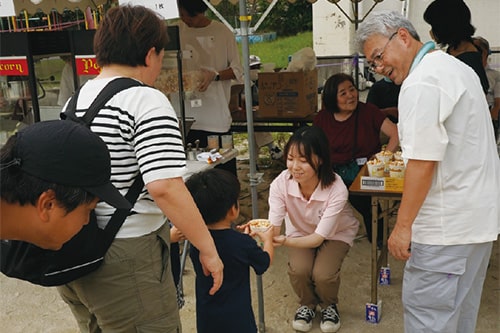 画像：学生ボランティアの様子