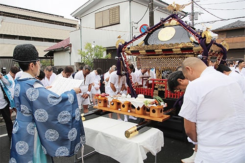 画像：神輿渡し（2023年 五ヶ町の祭礼）