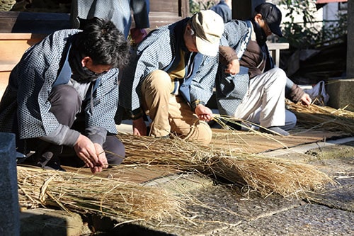 辻切り保存会による大蛇づくりの様子の画像3