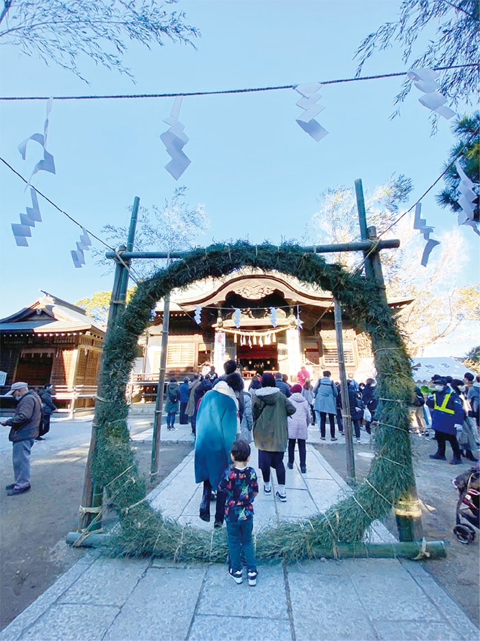 画像：茅の輪をくぐって無病息災