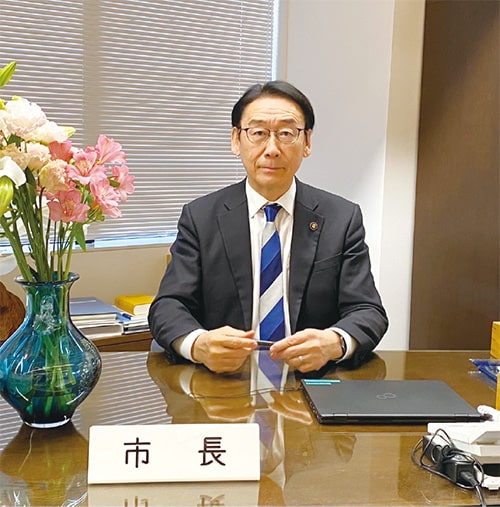 画像：市長室にて