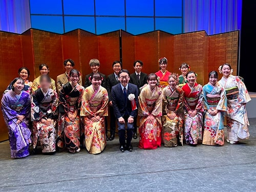 画像：二十歳の集いの実行委員との画像1