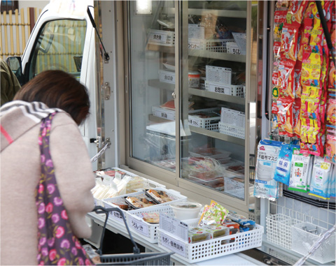 【Facebook】約300種類の商品を販売［1月18日］の画像