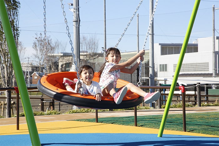 画像：春風に誘われて公園に出かけよう