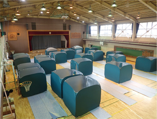 テントを活用した避難所のイメージの画像