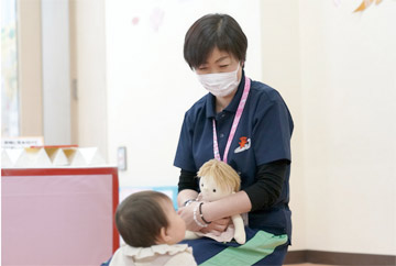 【Facebook】市役所のお仕事紹介 Vol.25 子どもたちの健やかな成長をお手伝いしています（南八幡こども館　佐方 副主幹）［4月21日］の画像