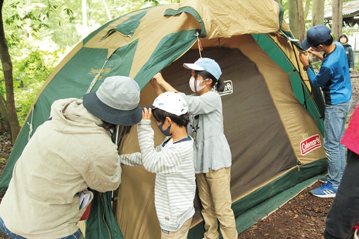 画像：テント設営の様子