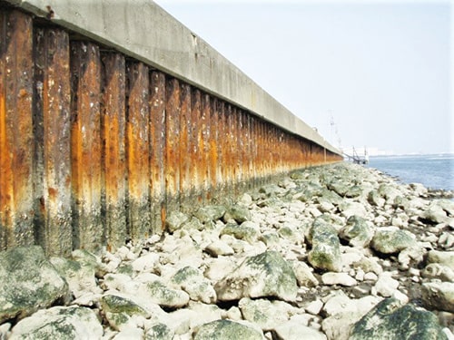 画像：直立護岸