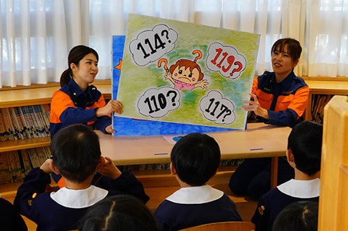 画像：児童への防火啓発紙芝居