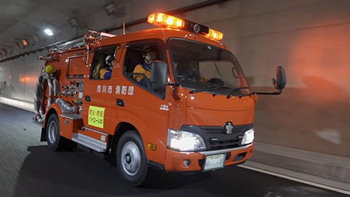 画像：分団所有の消防車で出動