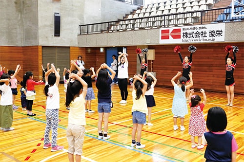 チア体験の様子の画像