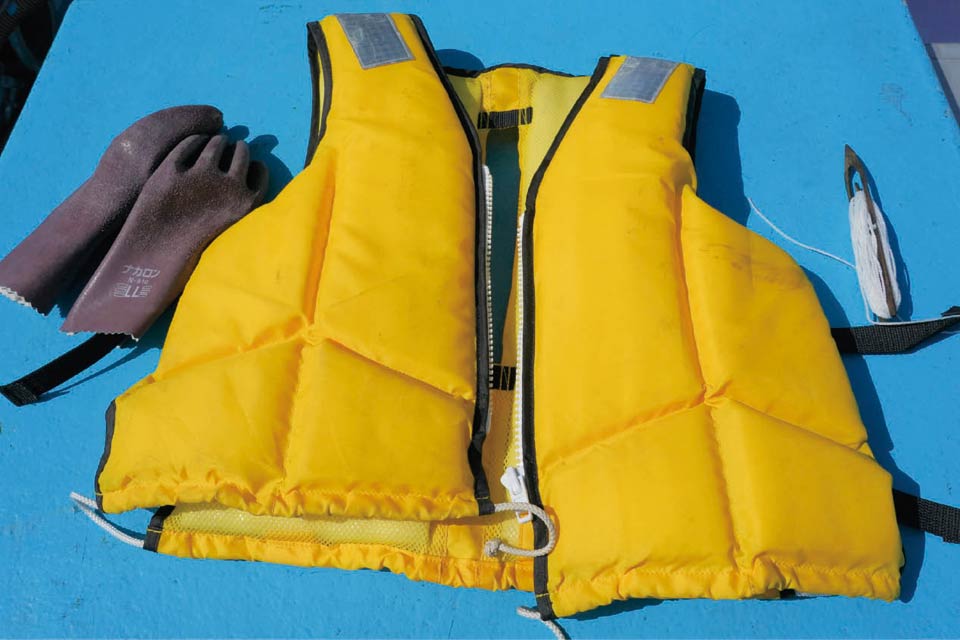 手袋、ライフジャケット、網針（あばり）の画像