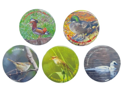 画像：缶バッジの例