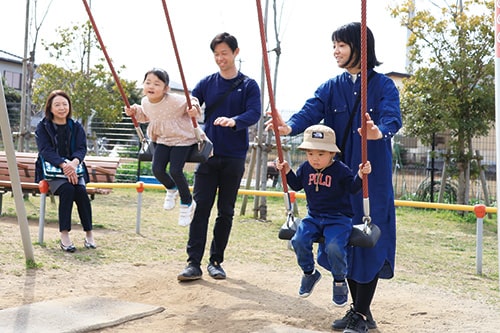 画像：家族で楽しく過ごす休日