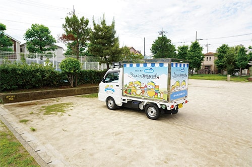 画像：かわいいイラストが目印のうえたん号