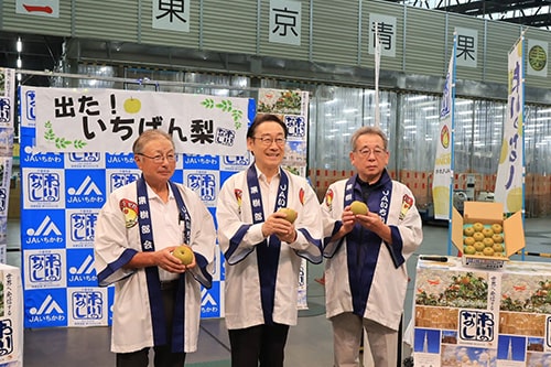 大田市場でトップセールス