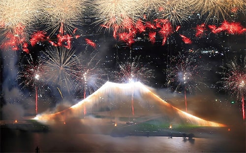 画像：世界記録に挑戦する富士山をかたどった仕掛け花火