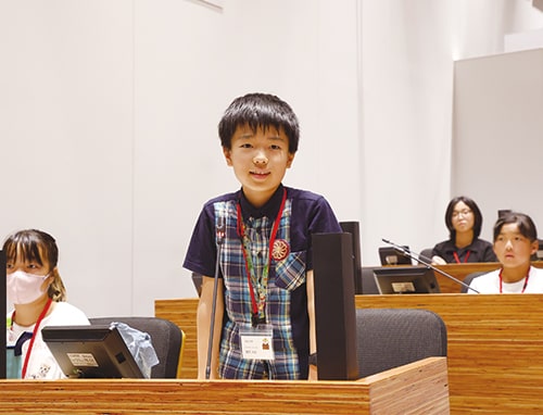 画像：堂々と議場で質問をしていました