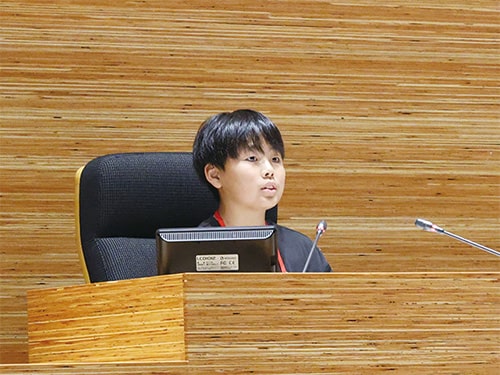 顔画像：稲荷木小学校 土居さん