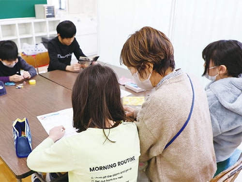 画像：みらいサポーターが手助け