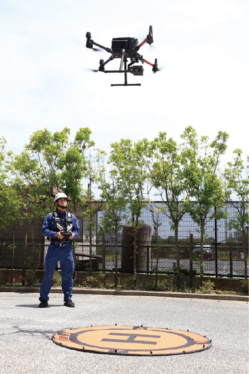 画像：ズーム倍率200倍のカメラを搭載し、最大高度5000メートルまで飛行することができますの画像1