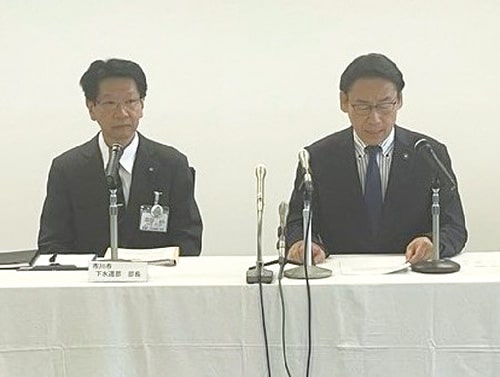 画像：記者会見をする私と下水道部長