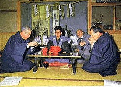 笑うと両者もう一杯、にらめっこおびしゃの画像