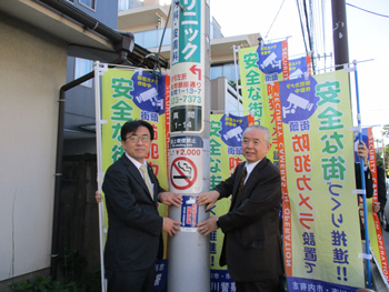 田平代表取締役社長及び市民部長による表示板設置の画像2