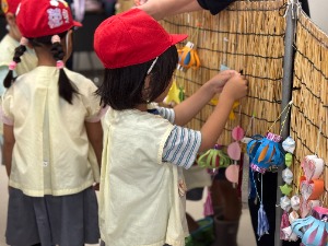 飾り付けの様子（大町不二幼稚園）写真2