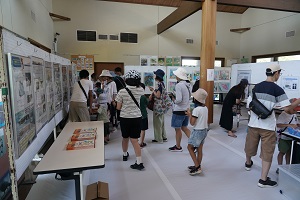 写真：ビジターセンター内の様子