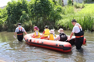 写真:ボート乗船体験